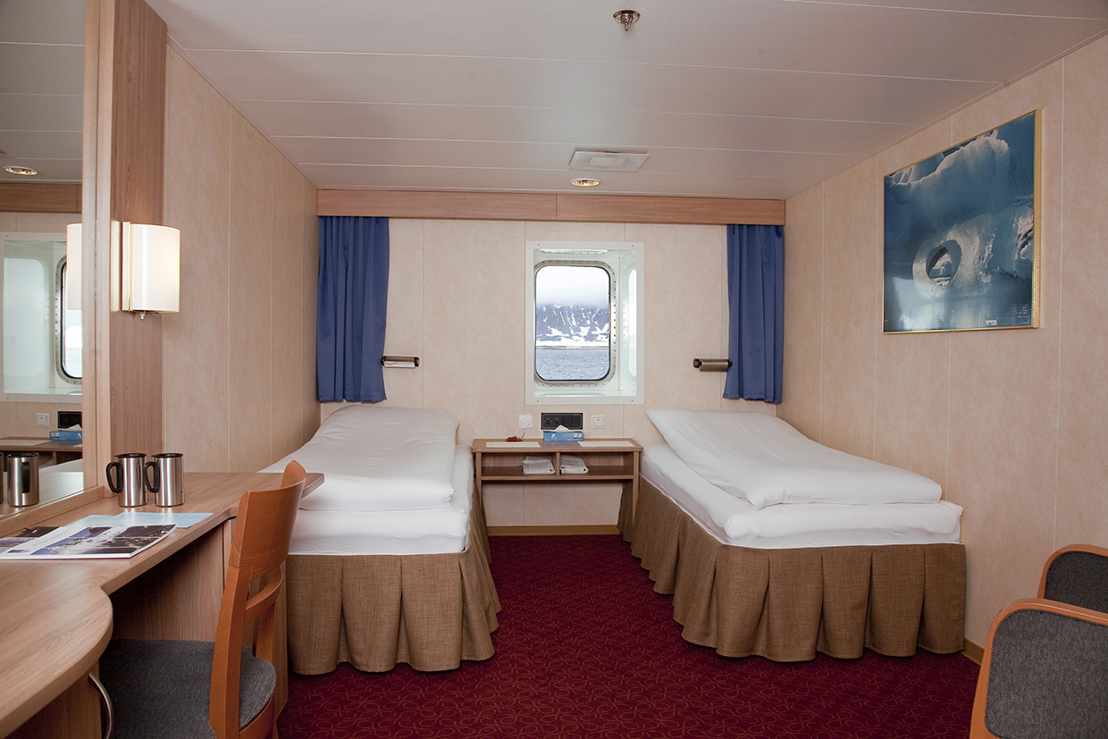 Cabin of  MS Expedition: Twin bed cabin with window