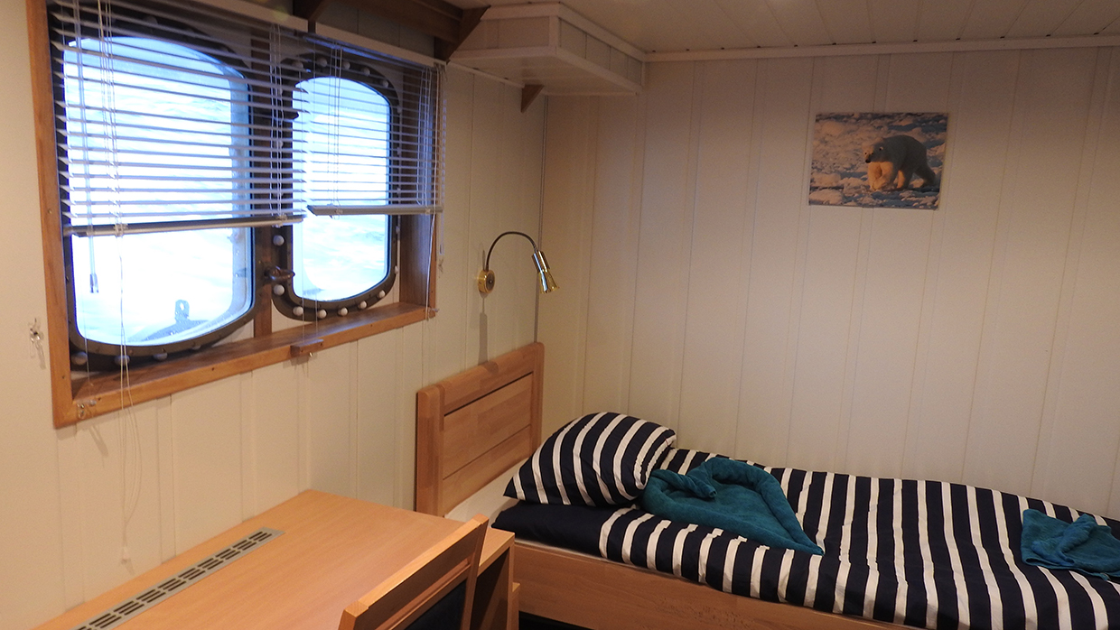 Cabin of  MS Sjøveien: Two bed cabin with window