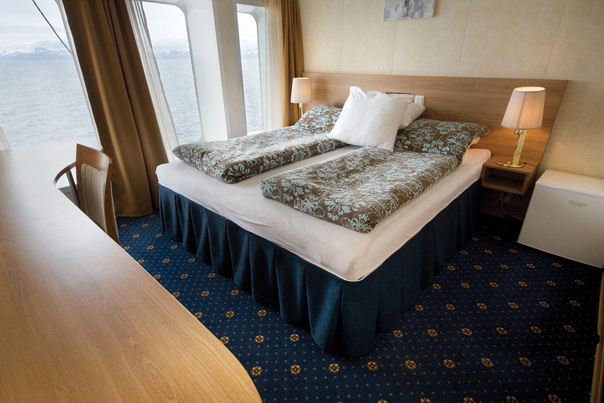 Cabin of  MS Expedition: Suite with double bed