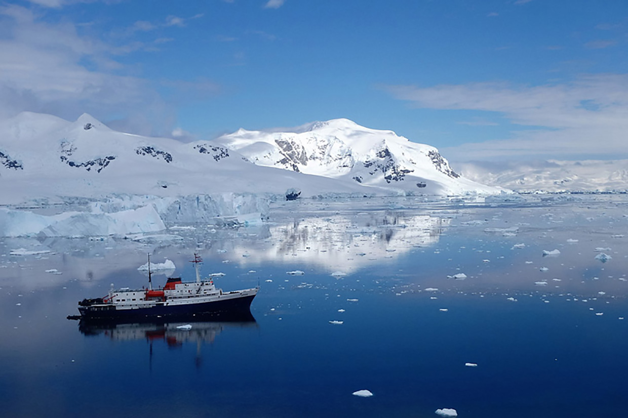 MS Ushuaia unterwegs in der Antarktis