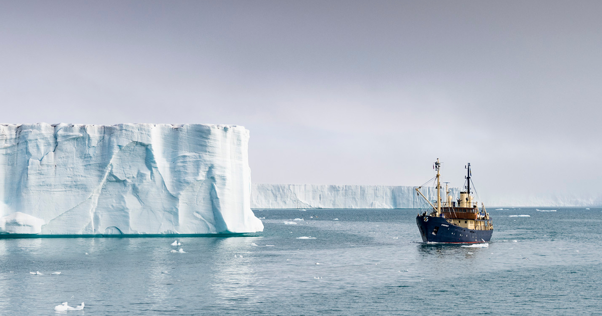 Ship in front of a glacier