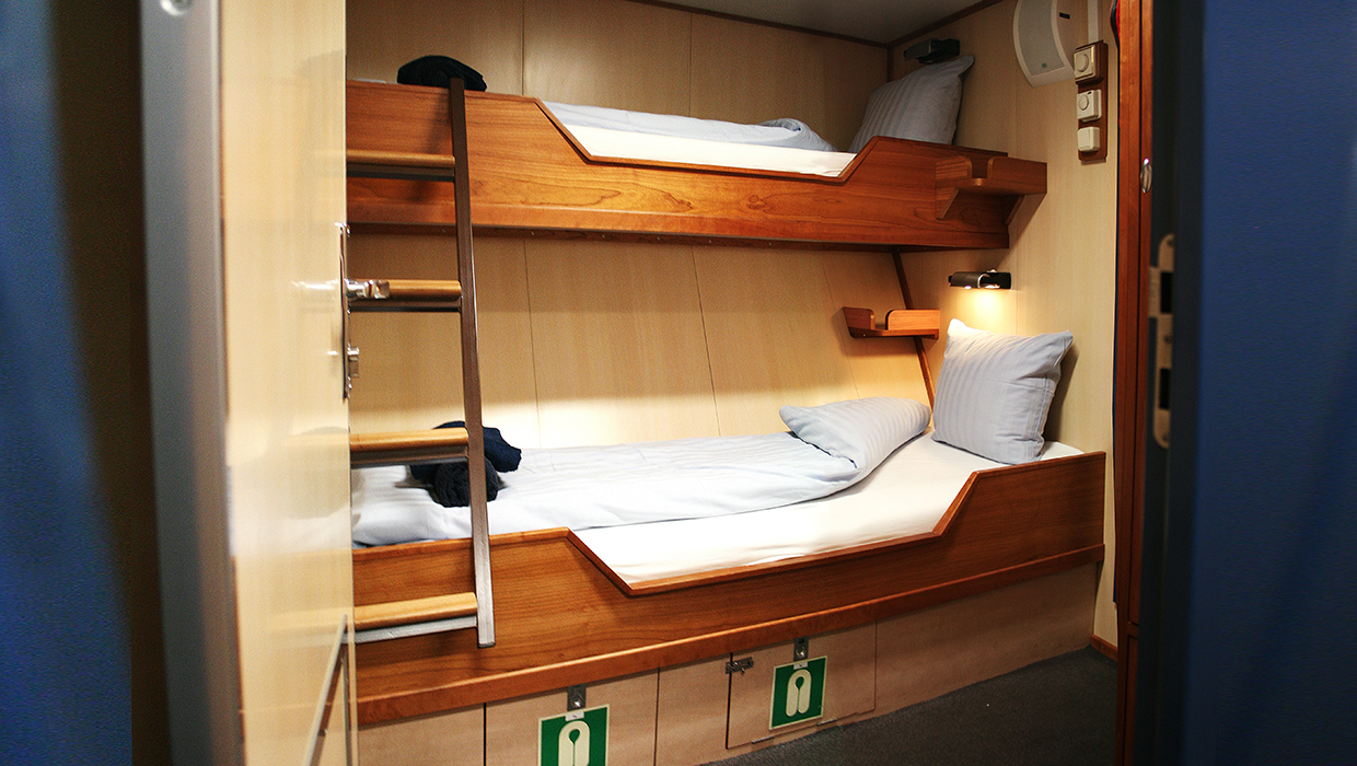 Cabin of  Segelschiff Rembrandt van Rijn: Two bed inside cabin (bunk beds)