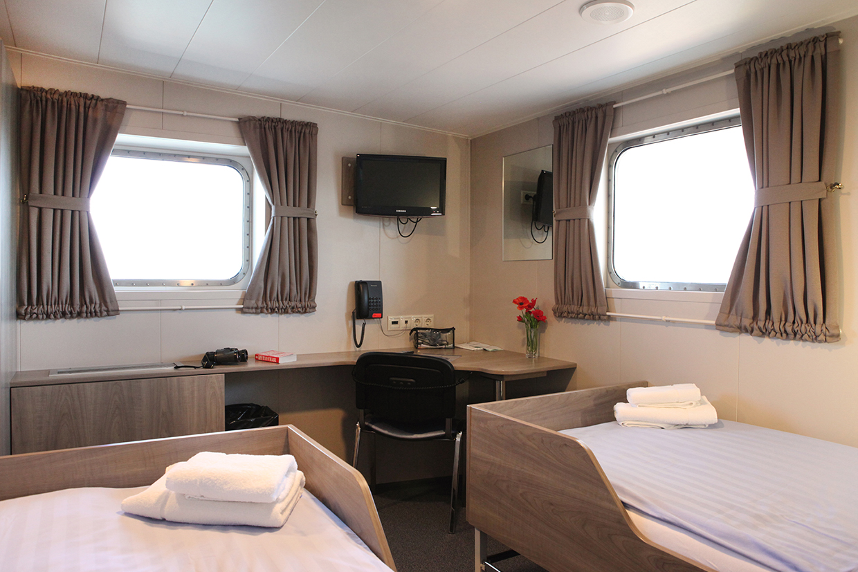 Cabin of  MS Plancius: Twin bed cabin deluxe